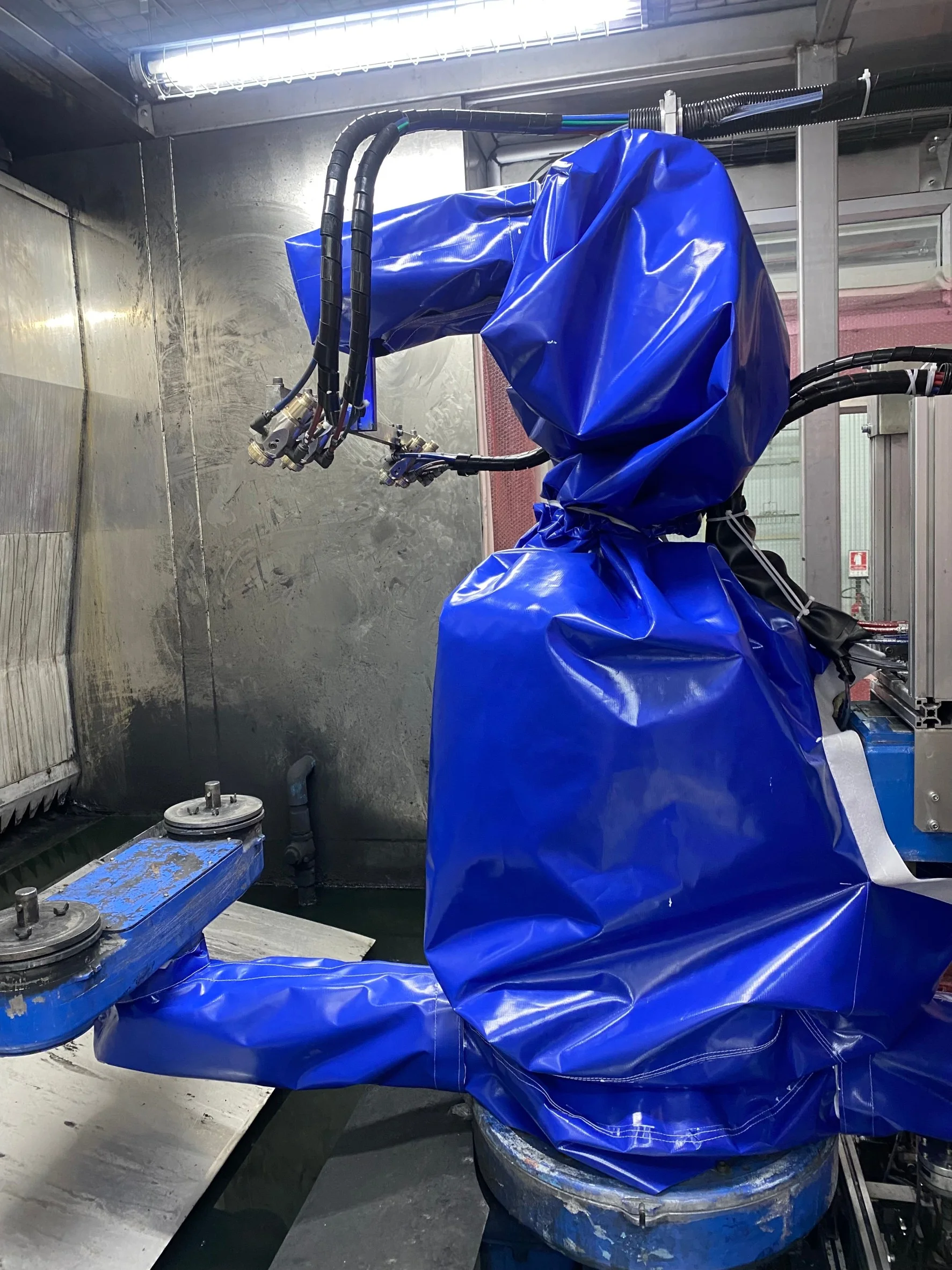The EPX1250 is designed to be able to work with an aerobot system. (air-supported robot), which reduces the weight and (2)