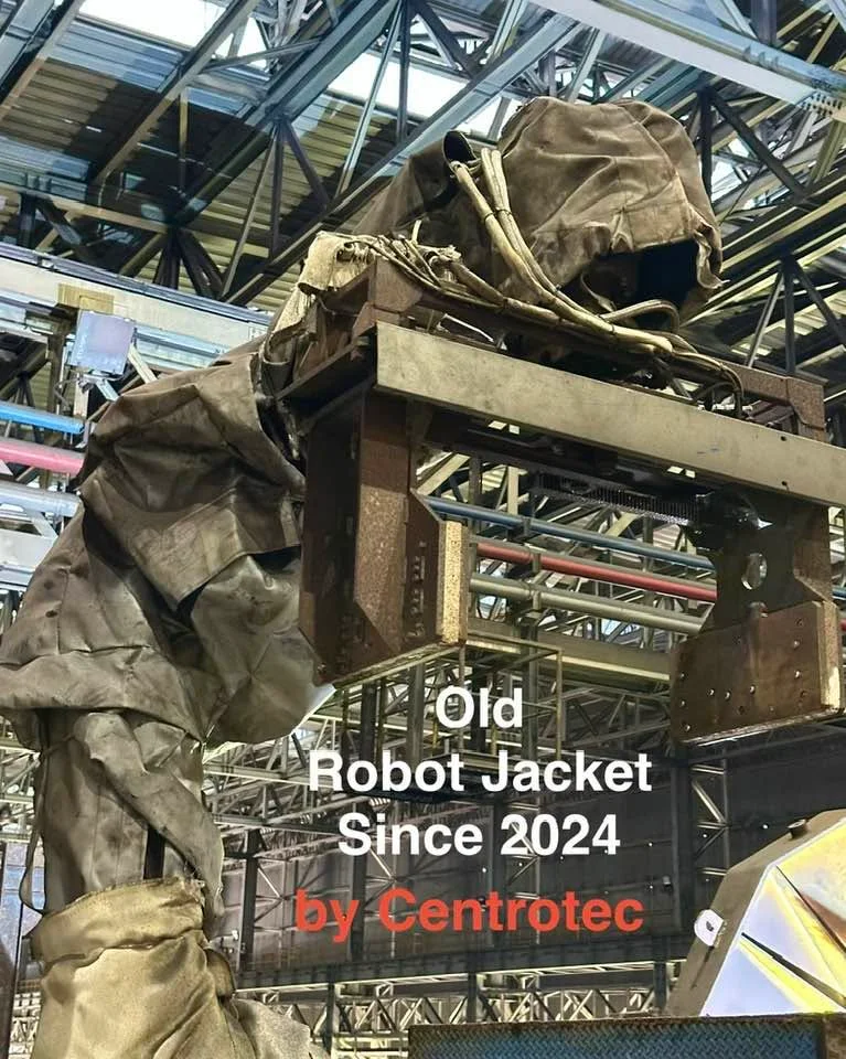 2024年から使用され劣化のサインが見られるロボットジャケット